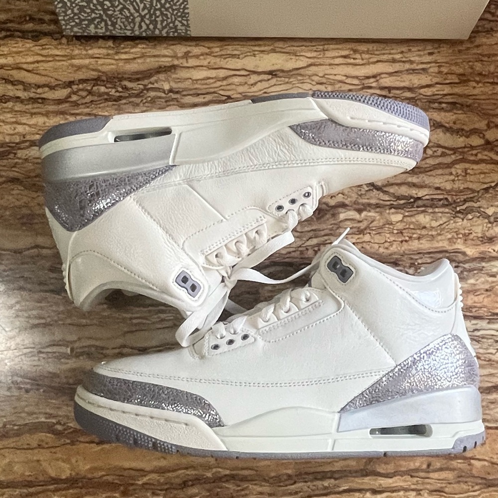 2025 WMNs Air Jordan Retro 3 “Sail Metallic Silver” - Picture 2 of 10